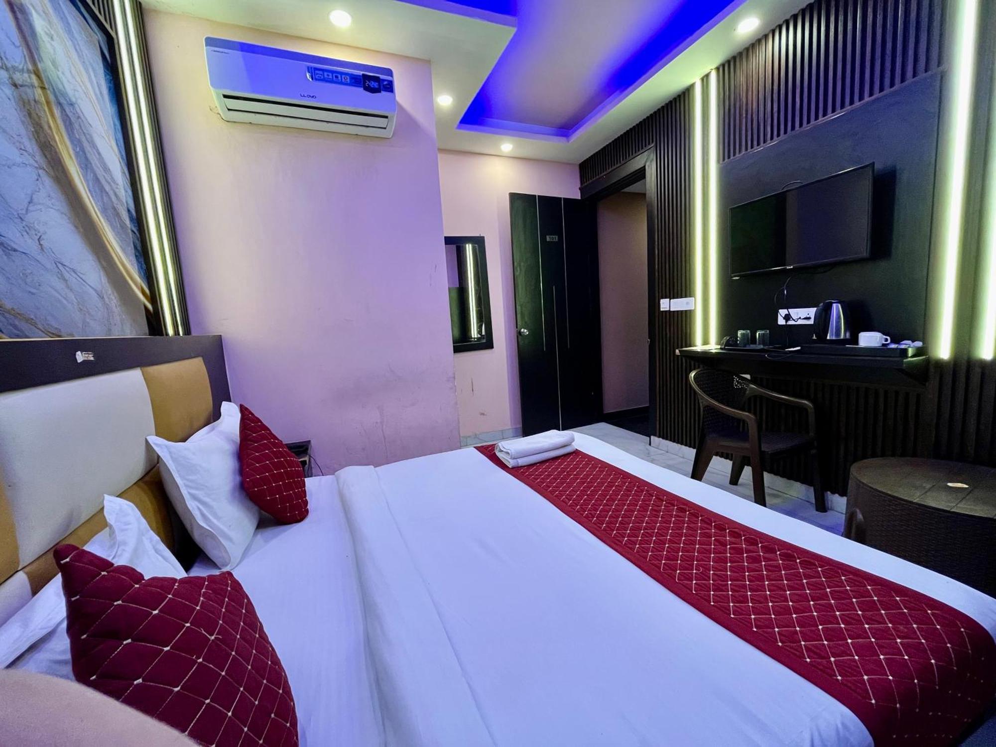 Jupiter Plaza Delhi Airport Hotell New Delhi Eksteriør bilde